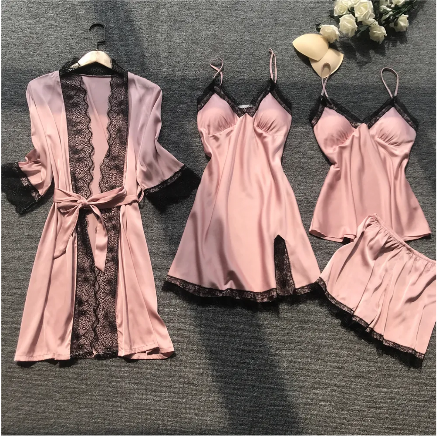 Pijama satinata (set 4 piese) culoare Roz - Valentine's Day Lenjerie Modelatoare