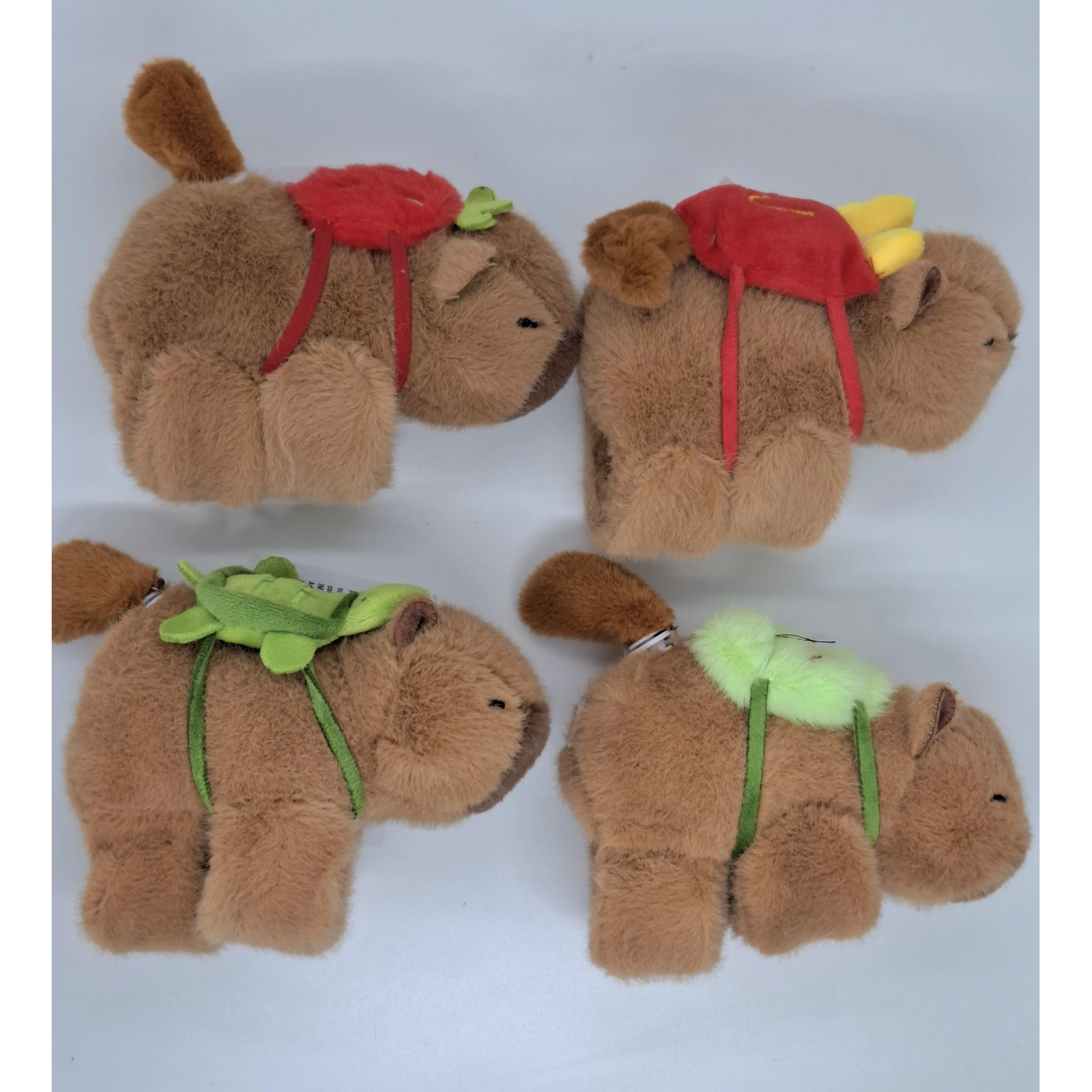 Bratara Capybara de plus, cu rucsac, 12 cm Jocuri si jucarii pentru copii